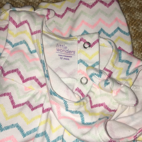 2 Carters Short Summer Rompers - Picture 7 of 7